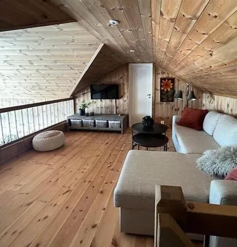 Modern With Mountain Terrace In Vakantiehuis Gautefall